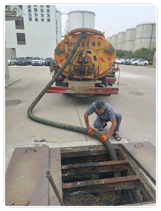 万江街道隔油池清掏