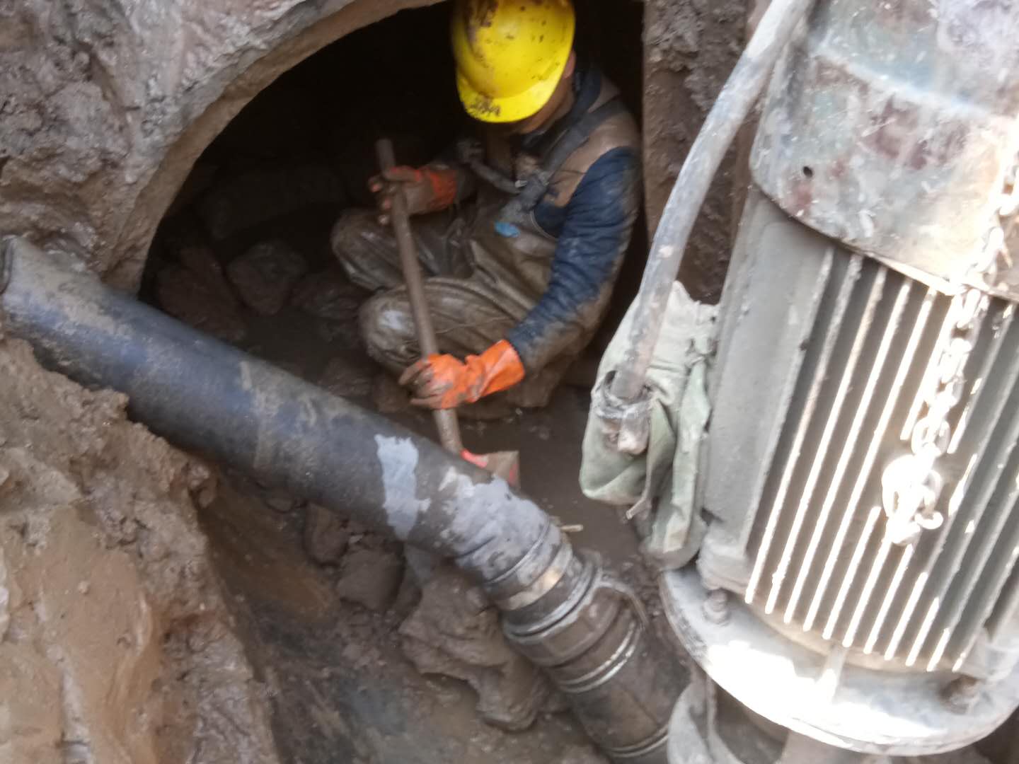 万江街道管道清淤