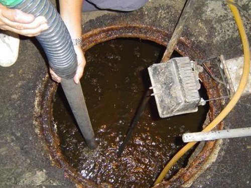 万江街道隔油池清理