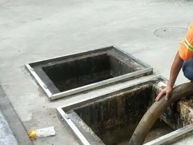 万江街道化粪池清理