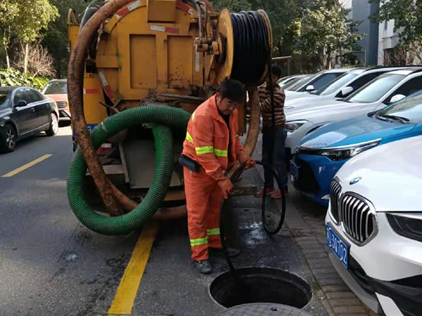 万江街道排污管道清淤